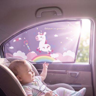 Pare soleil voiture bébé un enfant assis avec peu de chaleur et de lumière